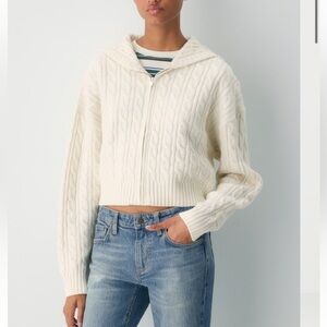 Sunday Best
Octavia Zip Hoodie size M whisper white
NWT, never worn